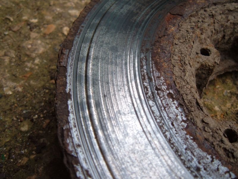 brake-disc-corrosion.jpg