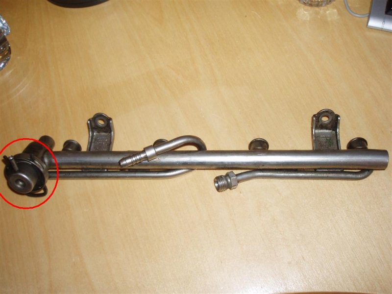 fuelrail.JPG