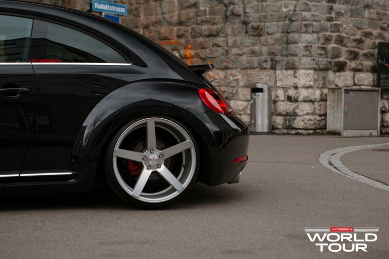 slammed-beetle-from-zurich-rides-on-vossen-wheels-photo-gallery_7.jpg