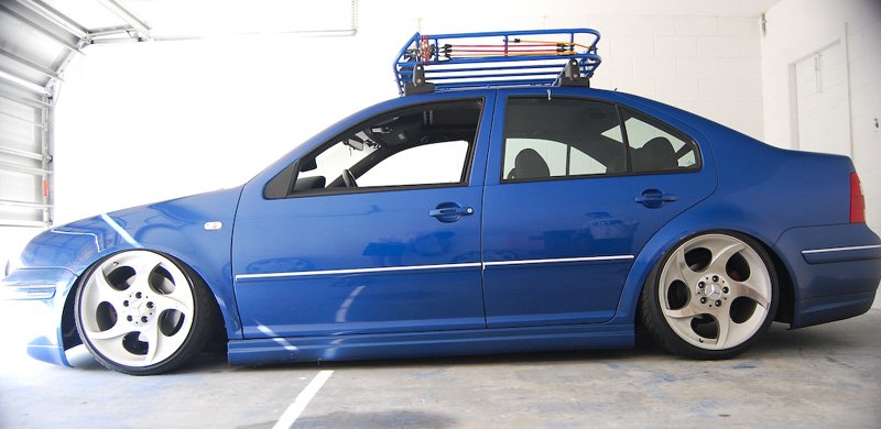 vw-jetta-mk4-blue-mb-alphard.jpg